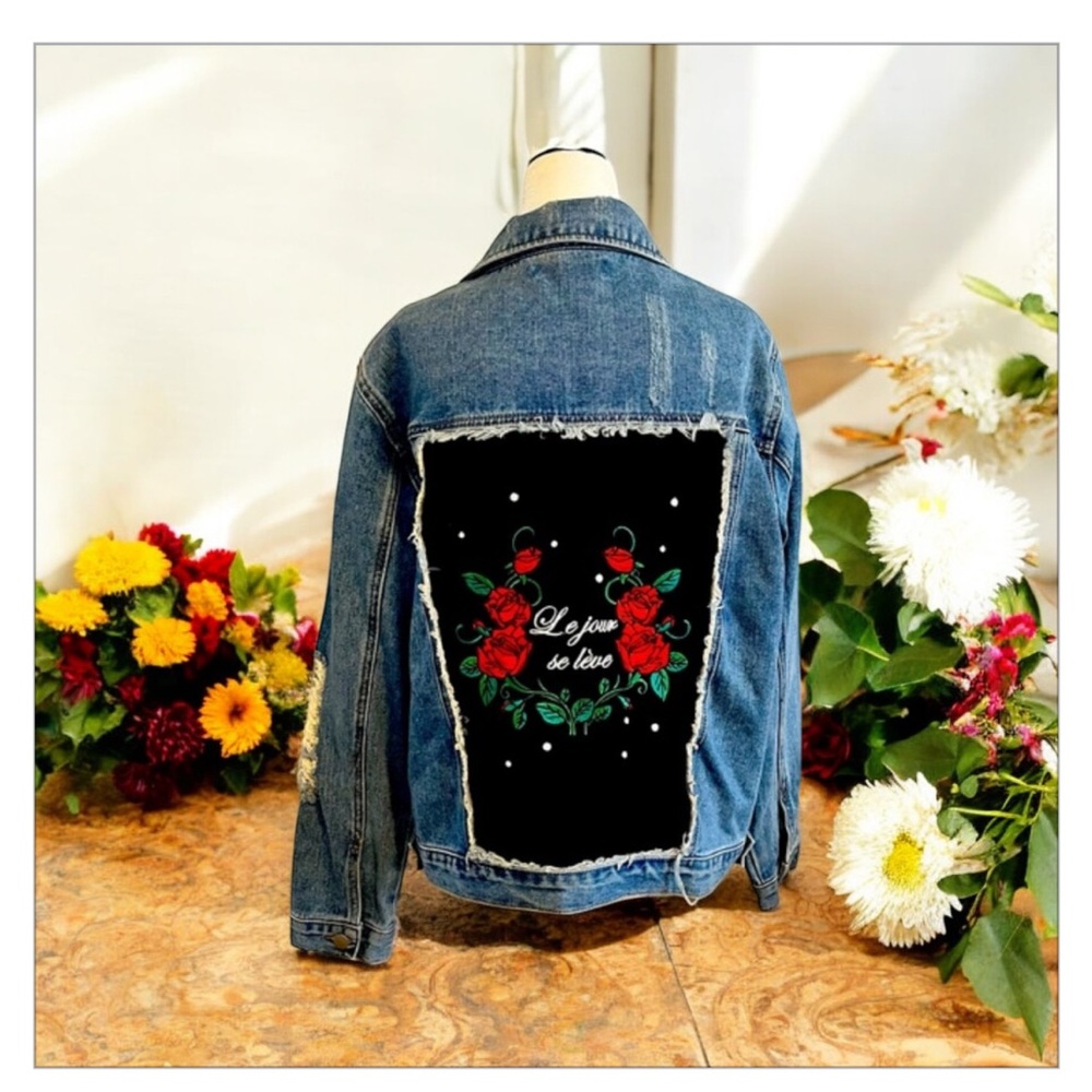 Floral l’Amour Rose 🌹
Embroidered Distressed
Denim Jacket S-M Boho Festival - Picture 7 of 15